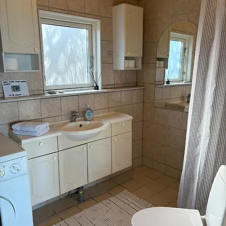 Djursland Lystrup Ferieboliger بيت للعطل