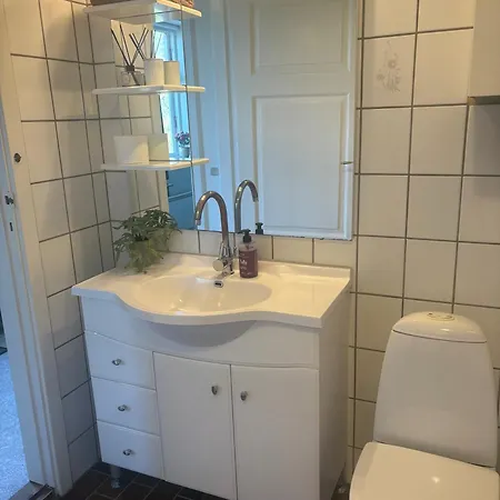 Djursland Lystrup Ferieboliger بيت للعطل