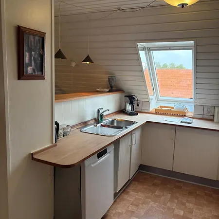 Djursland Lystrup Ferieboliger بيت للعطل *